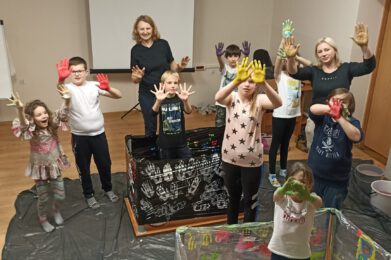 Sensoryczne zajęcia grupowe rozwijające zmysły – komunikacja zabawą